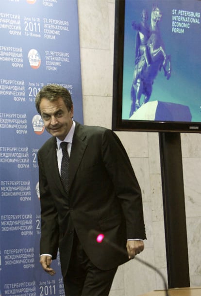 El presidente del Gobierno, José Luis Rodríguez Zapatero, en San Petersburgo.