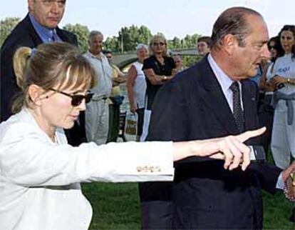 Claude Chirac, junto a su padre, en la cumbre franco-española de Santander de mayo de 2000.