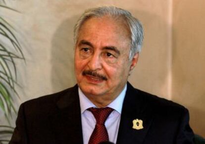 El general Jalifa Hafter, durante una conferencia de prensa en Ammán, en agosto de 2015.
