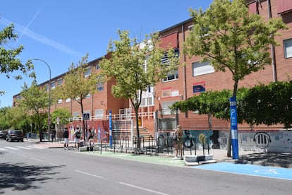 Fachada del instituto Arquitecto Ventura Rodríguez (Boadilla del Monte)