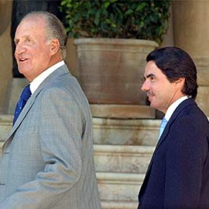Don Juan Carlos y José María Aznar, en Marivent.