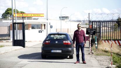 El guardia civil Luis Miguel Pouso, en el momento de ingresar en la prisión militar de Alcalá de Henares (Madrid).