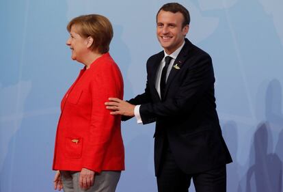 Angela Merkel da la bienvenida al presidente francés, Emmanuel Macron.