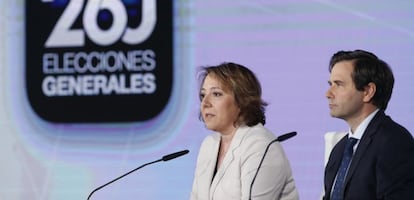 La secretaria de Estado de Comunicación, Carmen Martín Castro, y el subsecretario de Interior, Luis Aguilera Ruiz