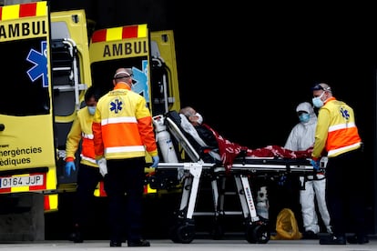 Health workers transfer a coronavirus patient in Barcelona.