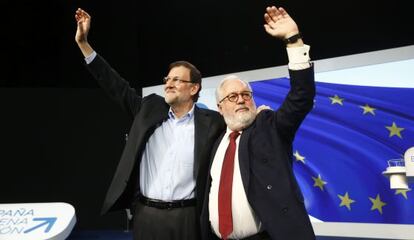 Rajoy y Arias Cañete en la presentación de la candidatura, en Toledo, el pasado 12 de abril.