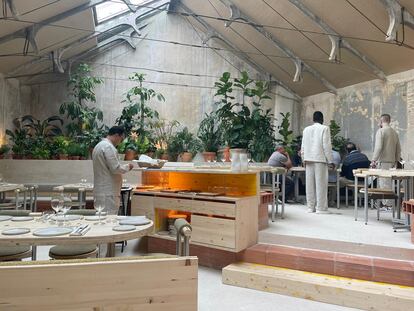 Interior, aún con algún detalle por terminar, del restaurante Tramo.