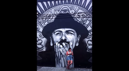 SAN FRANCISCO. En el barrio latino, retrato de Santana, uno de sus vecinos más célebres.