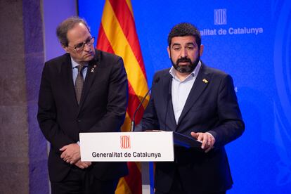 El consejero de Trabajo Chakir El Homrani (der) junto al presidente de la Generalitat Quim Torra