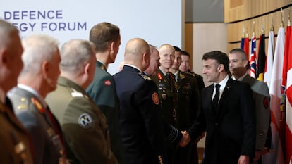 Emmanuel Macron, el martes en París con los jefes militares de diferentes países de la Unión Europea y la OTAN.