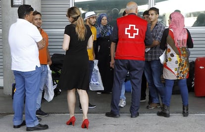 Un grupo de refugiados a su llegada al aeropuerto de Madrid-Barajas.