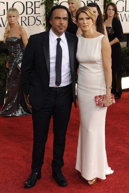 El director de <i>Biutiful</i> Ángel Gozález Iñárritu, en la imagen junto a su esposa, compite con otras cuatro películas por el galardón a mejor película en lengua extranjera.