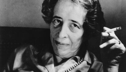 Fotografía de 1969 de la escritora Hannah Arendt.