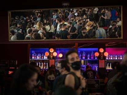 Ambiente en el concierto de la Sala Apolo de Barcelona del día 12 de diciembre./ EMILIO MORENATTI (AP)