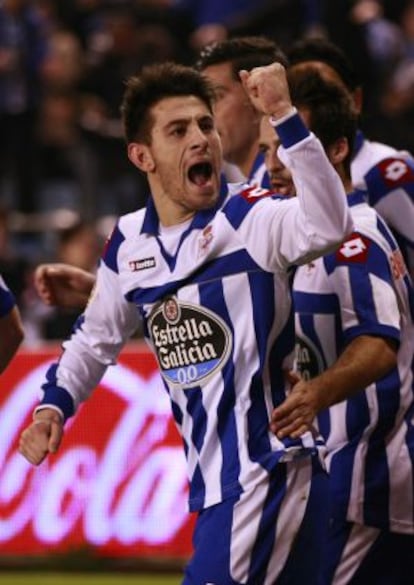 Pizzi festeja un gol con el Depor.