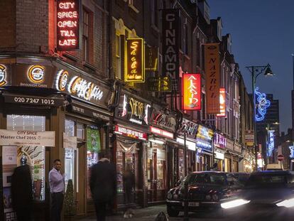 Brick Lane, la zona de Londres con mayor concentraci&oacute;n de restaurantes indios. &nbsp;