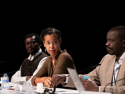 Desde la izquierda, Juan Tomás Ávila Laurel, Deborah Ekoka y Amadou Bocar Sam Daff, durante el II Encuentro de hispanistas África-España: la huella africana en el español.