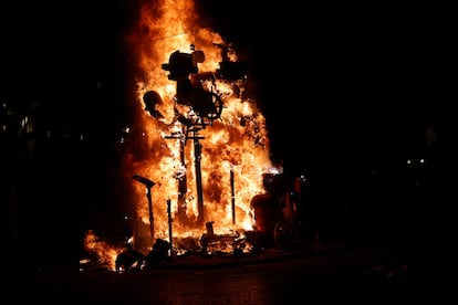 Vista de la cremà de la falla infantil, este miércoles durante las Fallas de Valencia.