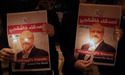 Vigília pelo jornalista Jamal Khashoggi em frente ao consulado de Arábia Saudita em Istambul, em outubro de 2018.