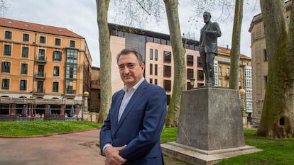 Aitor Esteban, el pasado viernes ante el monumento a Sabino Arana en Bilbao.