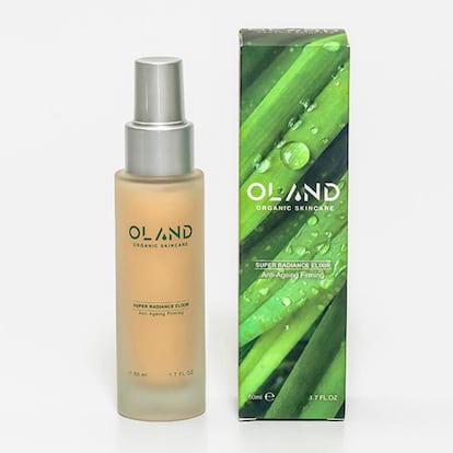 Super Radiance es el nuevo elixir de Oland que concede a la piel un tratamiento de belleza intensivo. La concentración máxima de ácido hialurónico liposomado le proporciona una mayor firmeza y elasticidad, minimizando las arrugas y las líneas de expresión. El extracto orgánico de brotes de haya la regenera y tonifica, haciendo que luzca fresca y luminosa, mientras que el extracto orgánico de bulbo de lirio y los aceites orgánicos nutritivos calman la piel sensible y delicada. Precio: 75 euros.