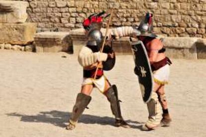 Lucha de gladiadores en el anfiteatro romano de Tarragona.