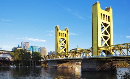 Tower Bridge, en Sacramento (California).