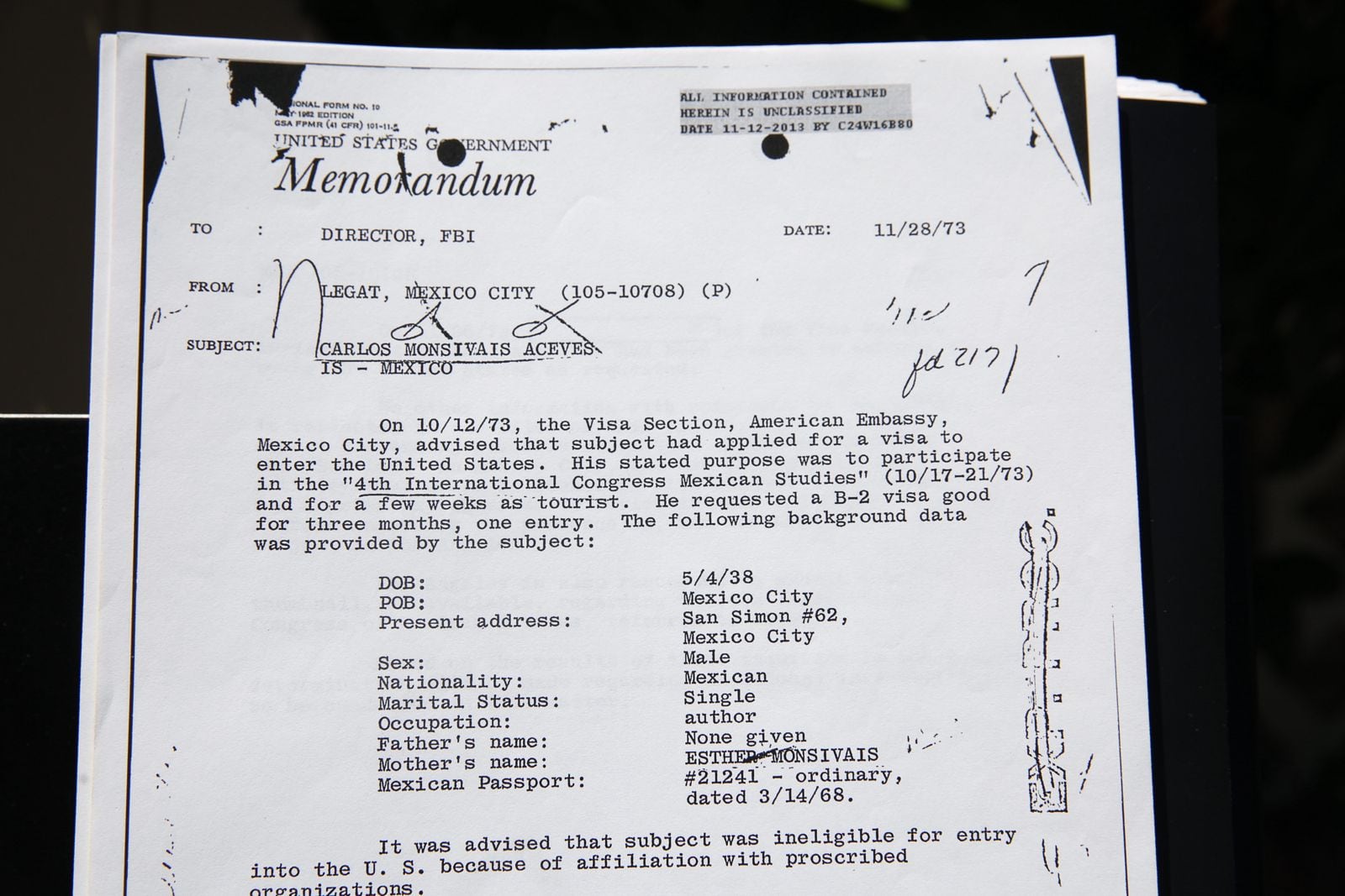 El FBI investigó al escritor Carlos Monsiváis al relacionarlo con los Black Panthers y el movimiento chicano