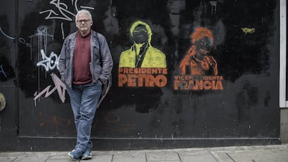El escritor polaco Artur Domoslawski en el centro de Bogotá el 16 de junio de 2022.
