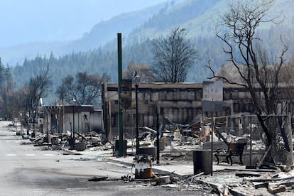 A cidade de Lytton, na Colúmbia Britânica canadense, foi devastada por incêndios florestais que se seguiram à histórica onda de calor na América do Norte em junho. 