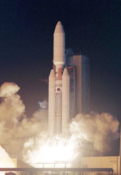 Um foguete Titã 4-B foi lançado de Cabo Canaveral (Flórida, EUA) levando a sonda espacial Cassini com destino a Saturno, em 15 de outubro de 1997.