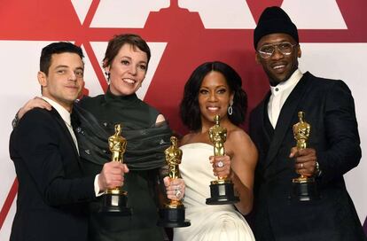 D'esquerra a dreta, Rami Malek Olivia Colman, Regina King i Mahershala Ali.