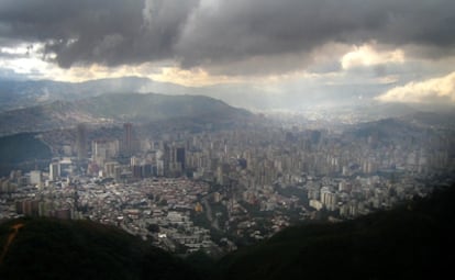 Vista parcial de Caracas (Venezuela) desde el teleférico del Parque Nacional de El Álvila.