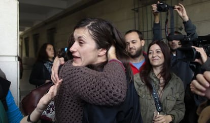 Ana García, la cámara de televisión detenida, tras salir del juzgado.