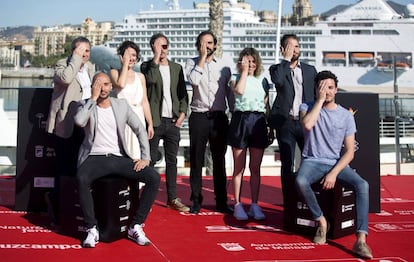 El equipo de &#039;El rey tuerto&#039;, con su director, Marc Crehuet (segundo por la derecha), hoy antes de presentar la pel&iacute;cula en el Festival de M&aacute;laga.