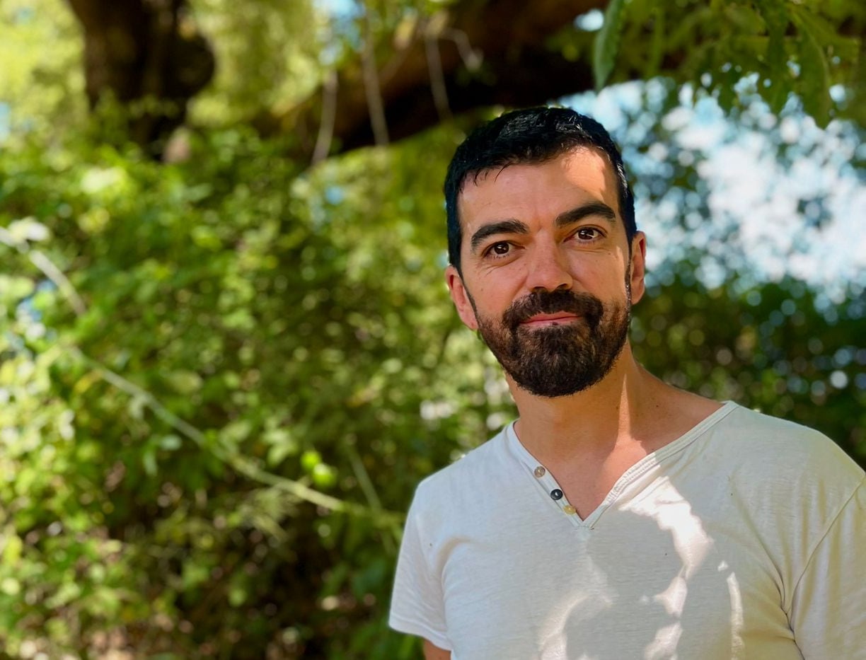 El genetista forestal Miguel Nemesio Górriz, en Los Alcornocales (Cádiz), el 25 de junio.