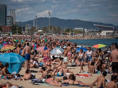 Francia matiza que los franceses vacunados podrán viajar a España y Portugal