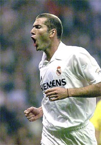 Zidane celebra un gol con el Madrid.