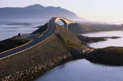 La Carretera del Atlántico (Atlanterhavsvegen), en la costa de Noruega.