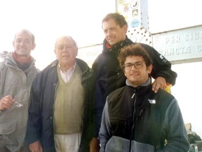 Jordi Pujol , en el centro con sus hijos, de izquierda a derecha, Pere Pujol, Jordi Pujol y Oriol Pujol en una imagen de 1999.