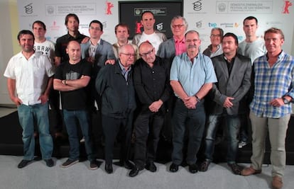 Rebordinos (en el centro, entre los cocineros Juan Mari Arzak —a su derecha y Pedro Subijana), junto a Struck (tras el director del Zinemaldia, con gafas), ayer con cocineros y responsables del programa.