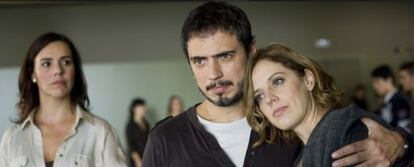 Julio Manrique, Mercè Rovira y Maria Mollins, en un fotograma de 'Hijo de Caín', el anterior filme de Jesús Monllaó.