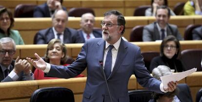 El presidente del Gobierno, Mariano Rajoy, en una sesi&oacute;n de control en el Senado