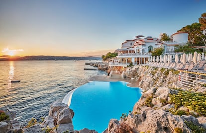 Hotel Du Cap-Eden-Roc, en Antibes (Francia). Un entorno de “privacidad besada por el sol de la Riviera francesa”. Precio por noche: a partir de 1.650 dólares (1.481 euros).