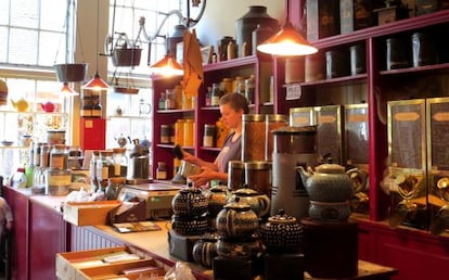 Het Klaverblad, abierta en 1769 en Leiden, es la tienda de cafés y tés más antigua de Holanda.