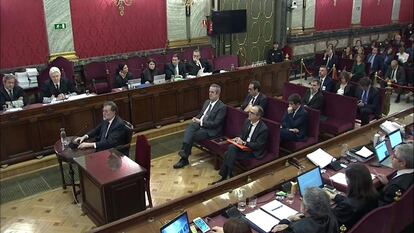 Imagen de la señal institucional del Tribunal Supremo, de una vista general de la sala, durante la declaración como testigo del expresidente del Gobierno Mariano Rajoy en el juicio del 'procés', el 27 de febrero.