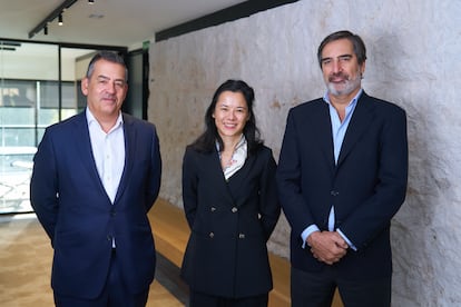 De izq. a dcha., José María Gil-Robles, Yoko Takagi y Jesús Zapata