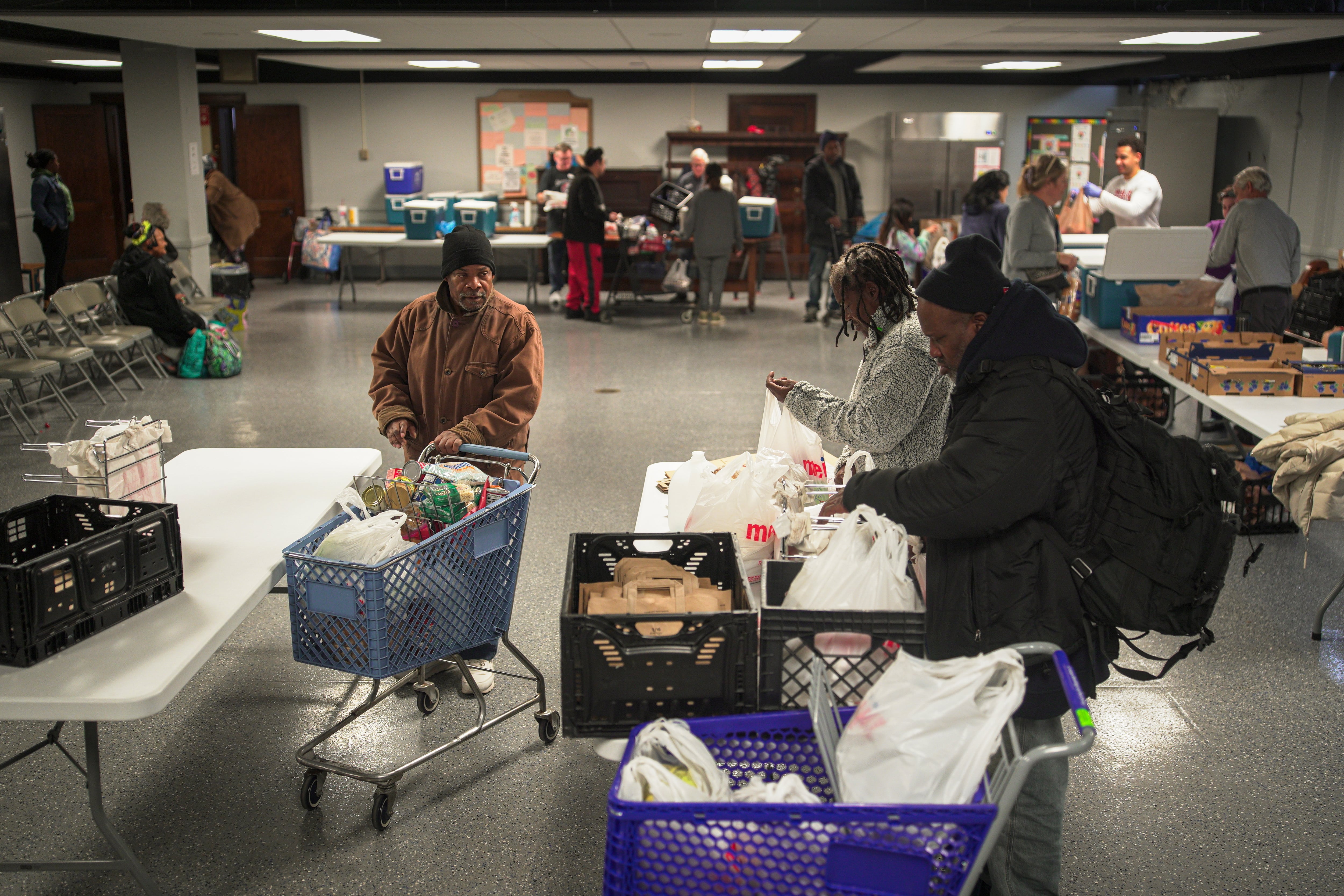 La Administración Trump dejará de financiar los cupones de alimentos para 42 millones de personas por el cierre del Gobierno