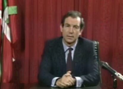 Imagen de la primera emisión de ETB en 1982, el discurso de fin de año del 'lehendakari' Carlos Garaikoetxea.