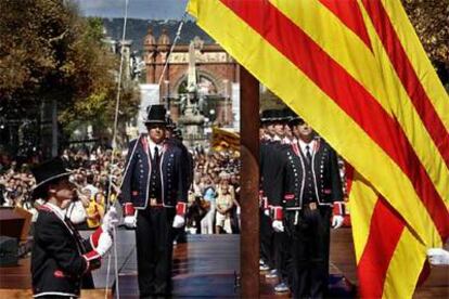Mossos d'Esquadra, ante la bandera catalana durante la <i>Diada</i> de Cataluña el pasado 11 de septiembre.